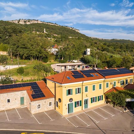Vila Robida & Spa Crni Kal ภายนอก รูปภาพ